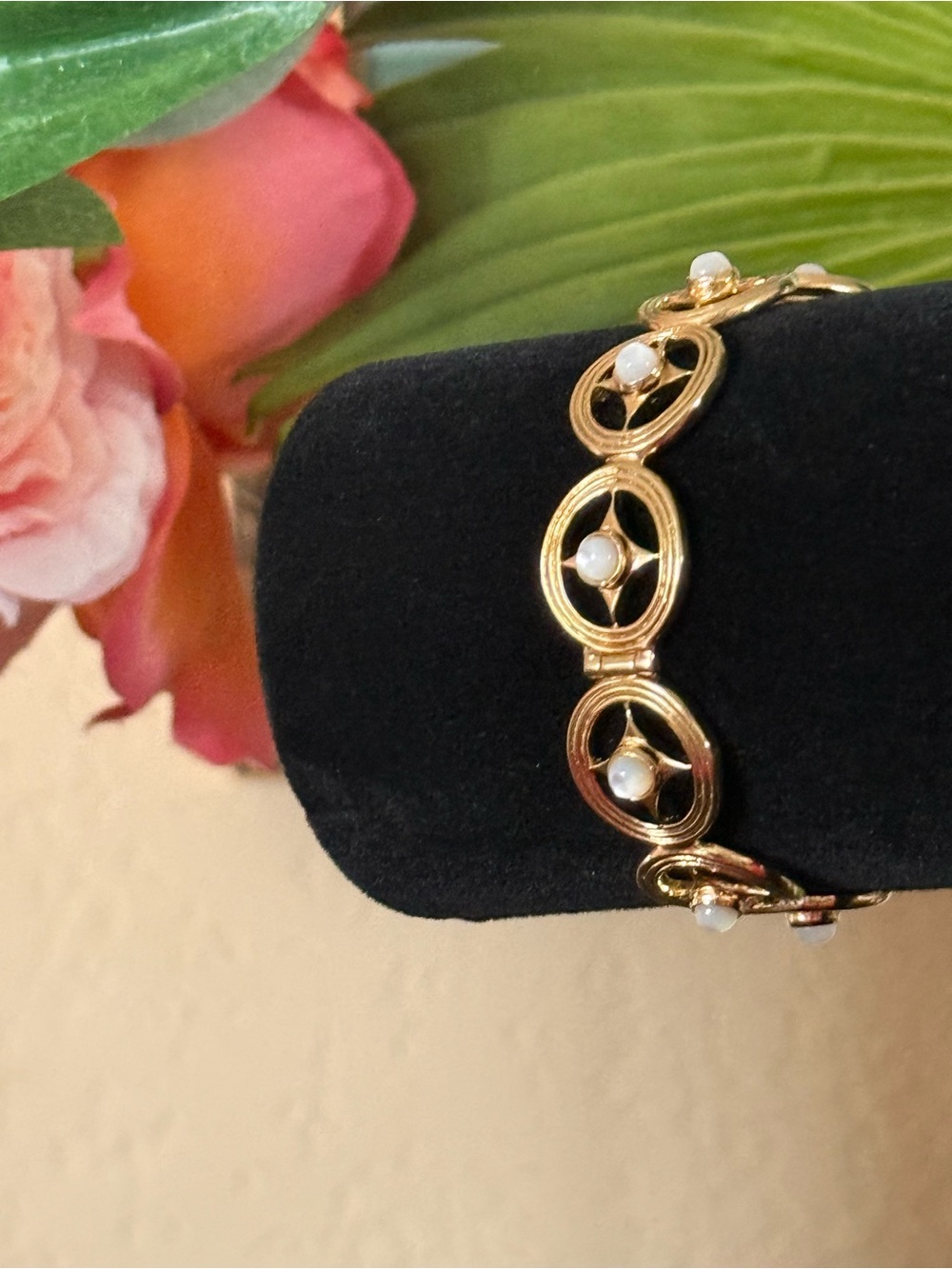 Capucine de Wulf Gold plated Circle Link Bracelet with Mother of pearl accents.